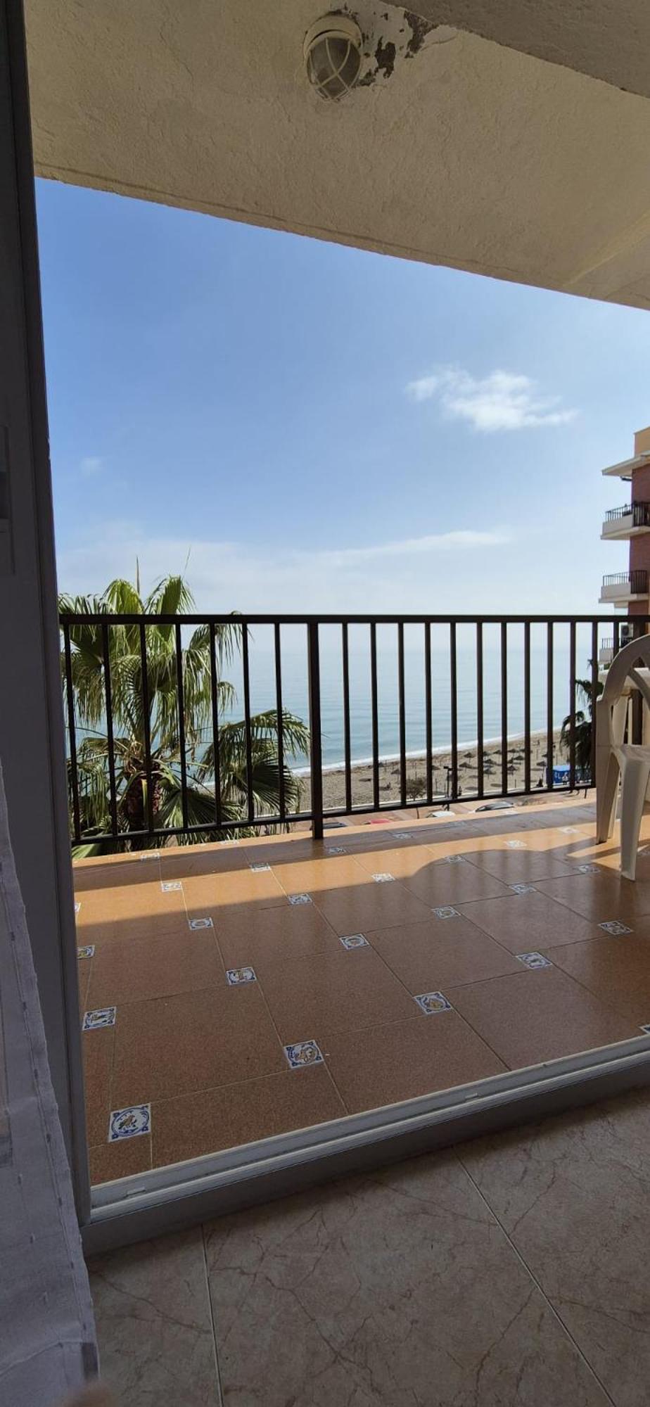 Piso Con Piscina Frente A La Playa En Apartamento