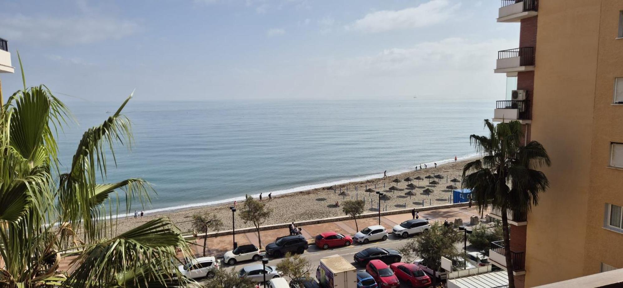 Con Piscina En La Primera Linea De Playa De Appartement *