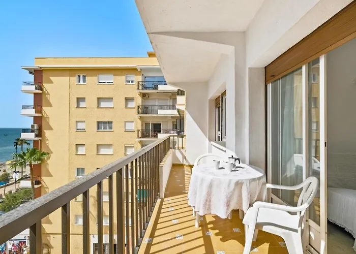 Apartamento Con Piscina En La Primera Linea De Playa De Fuengirola