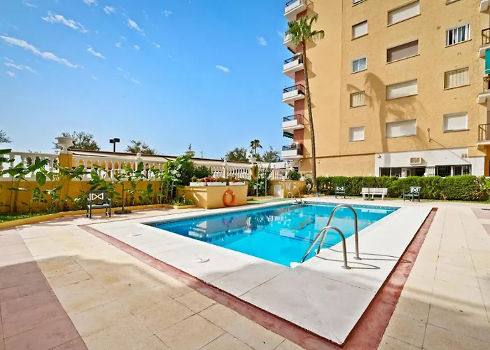 Apartamento Con Piscina En La Primera Linea De Playa De Fuengirola